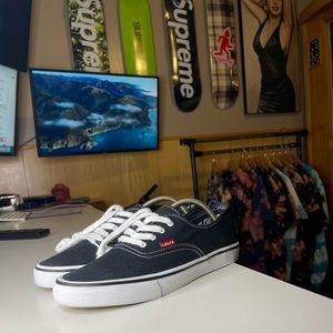 Levi Strauss woman’s Shoes Skateboarding Sneaker Size 9 Athletic Shoes Black